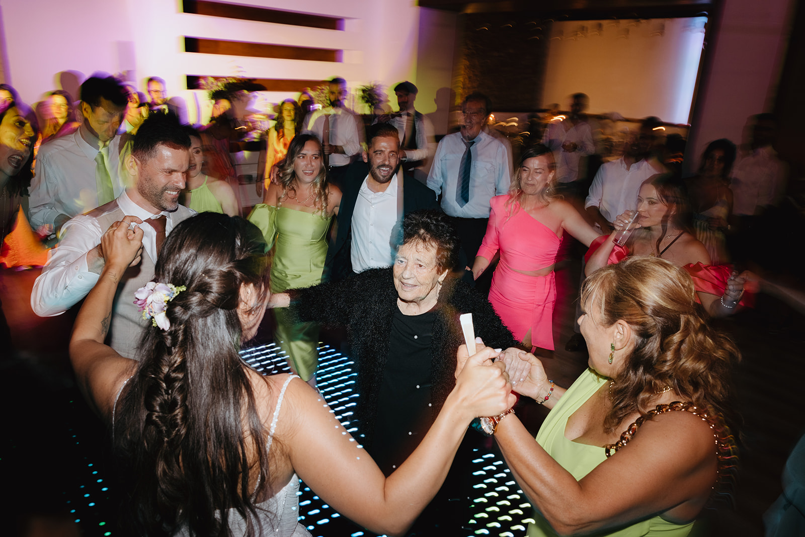Círculo de dança no casamento